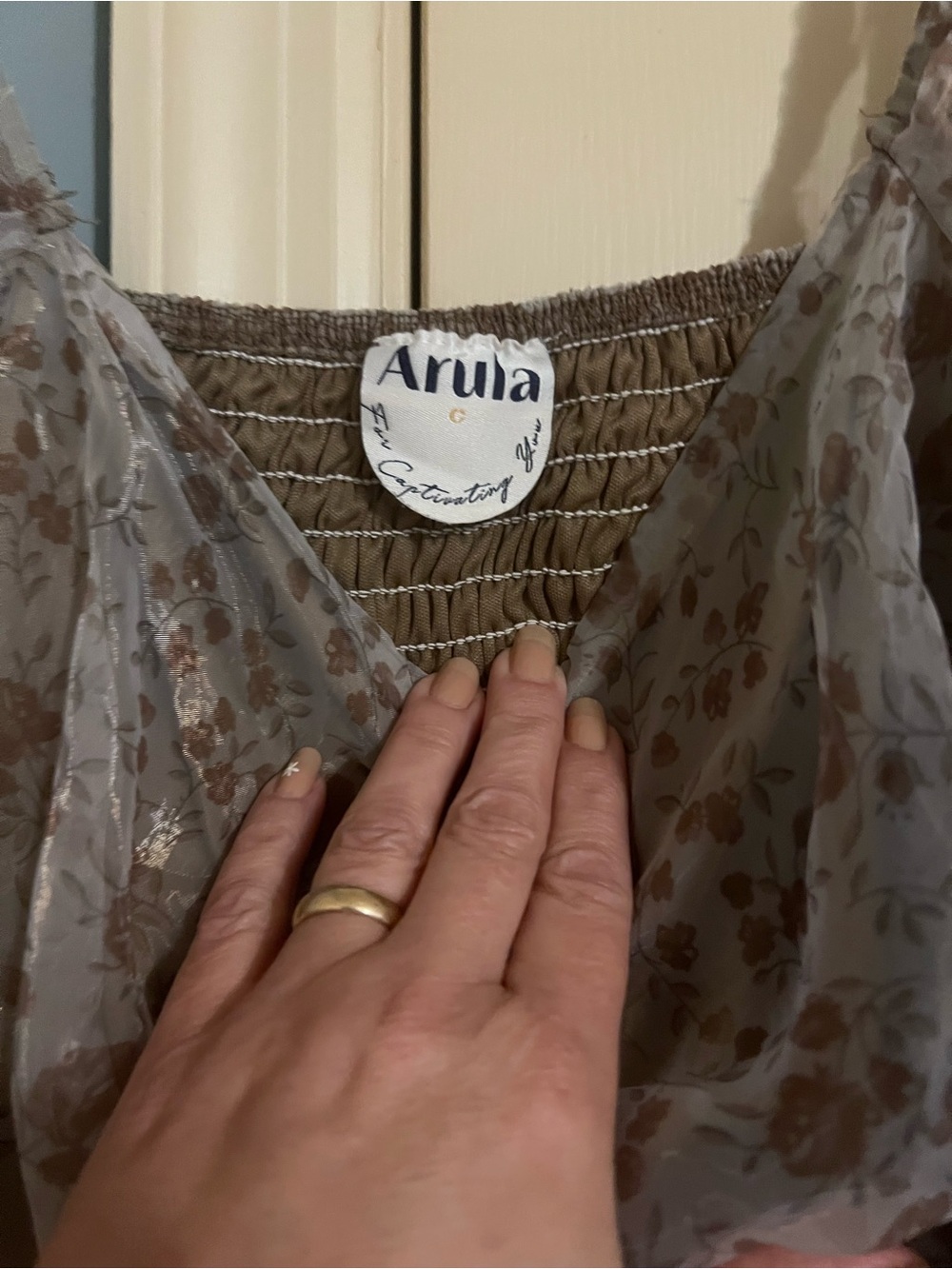 ARULA Floral Puff-Sleeve Dress in Light Taupe and Cream - Picture 2 of 3